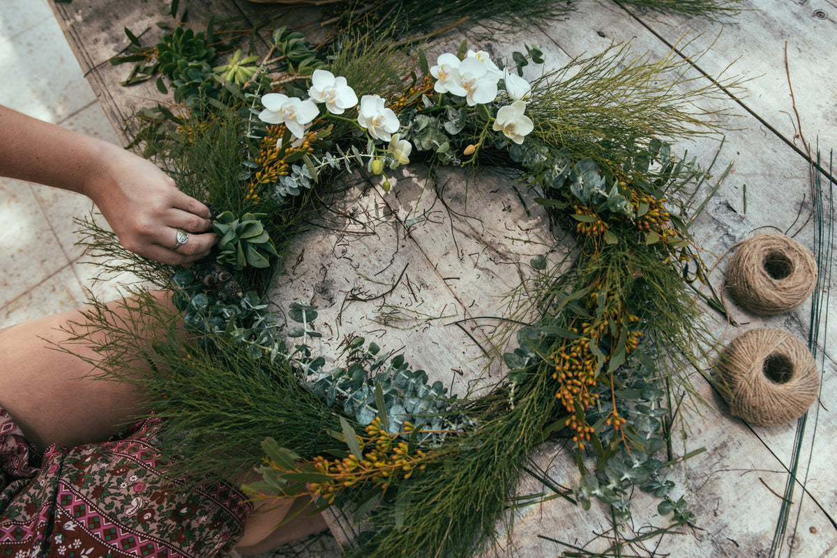 DIY: BOTANICAL CHRISTMAS WREATH